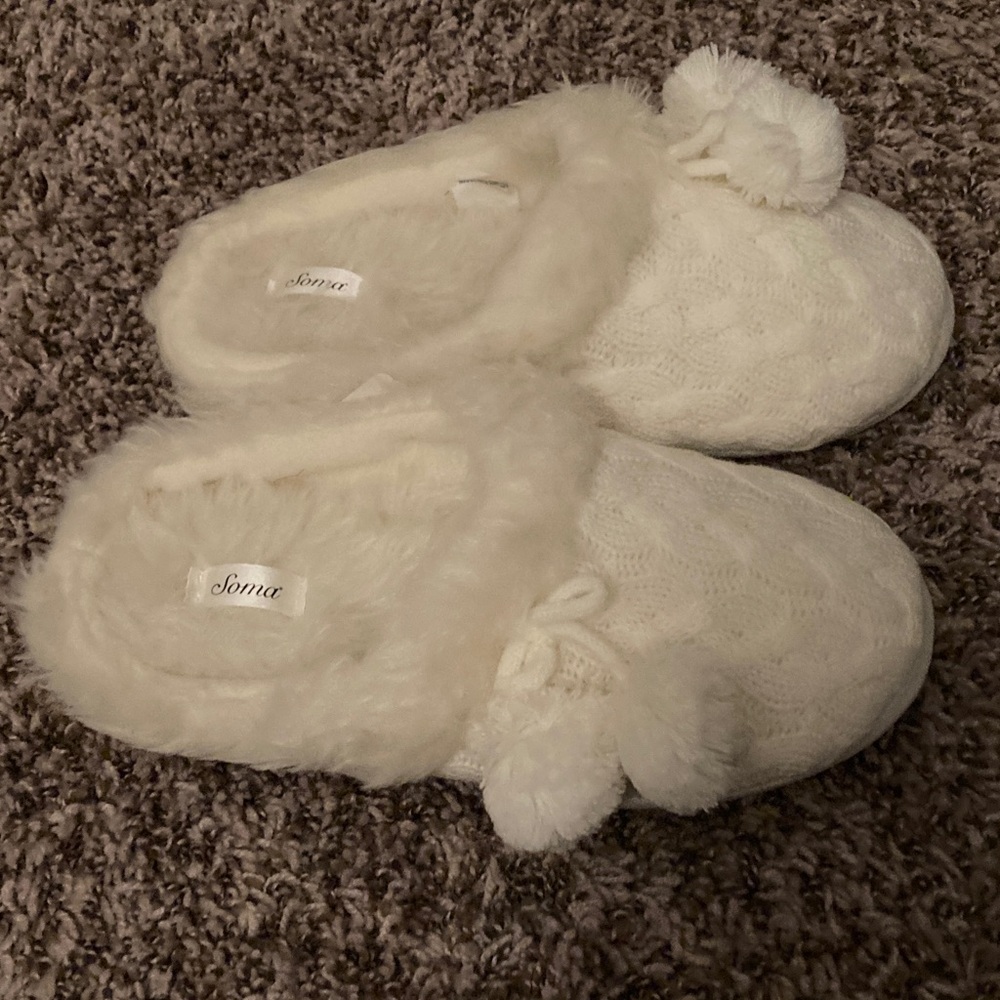 Soma NEW Cozy White Pom-Pom Slippers - Picture 2 of 5